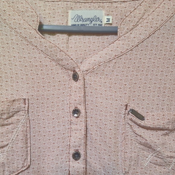 Wrangler long-sleeved collarless button-down Medium pink tan microfloral blouse - Picture 2 of 6